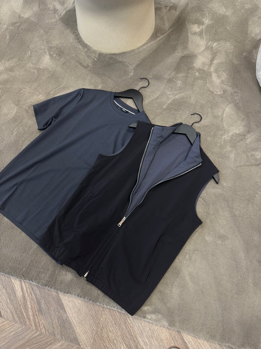 Black/Dark Grey Reversible Travel Gillet